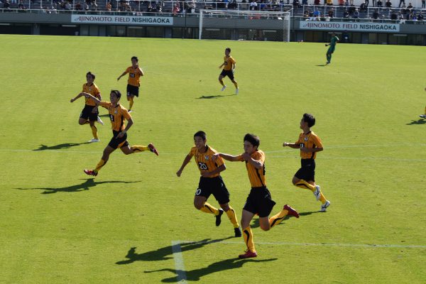 サッカー部 運動部 部活動紹介 高等学校のご案内 東海大学付属高輪台高等学校 中等部 サッカー部 運動部 部活動紹介 高等学校のご案内 東海大学付属高輪台高等学校 中等部